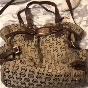 Michael Kors crossbody pocketbook